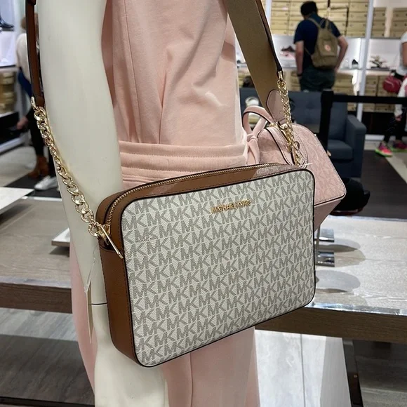 Michael Kors Jet Set Item Large East West Zip Crossbody Vanilla Signature - Picture 5 of 16